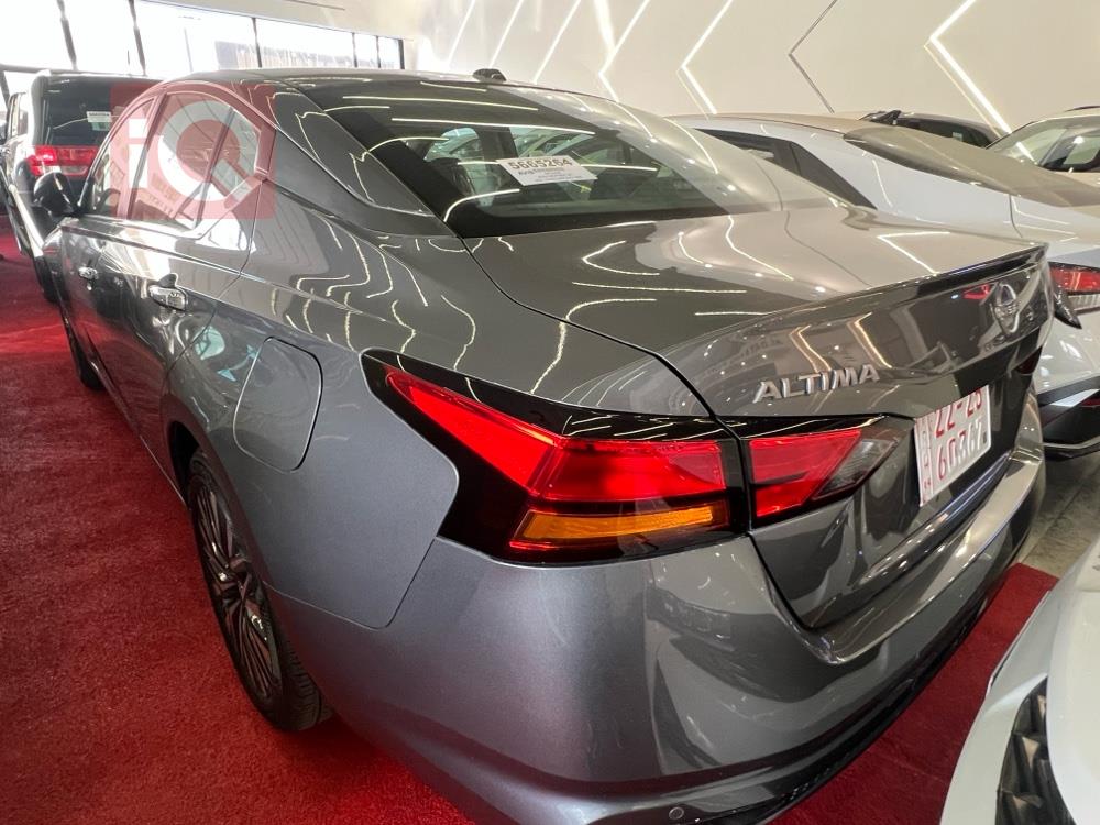 نيسان ألتيما